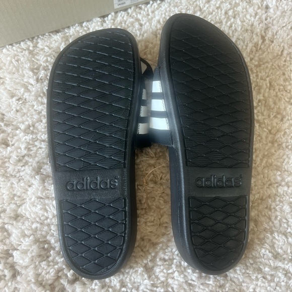 New in box Adidas Adilette Comfort Slides - Picture 3 of 3